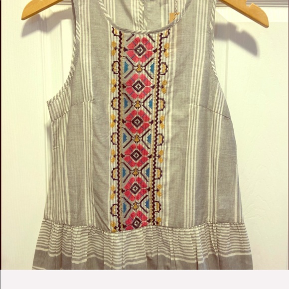 NWT Embroidered Sleeveless Peplum Top - Picture 1 of 3